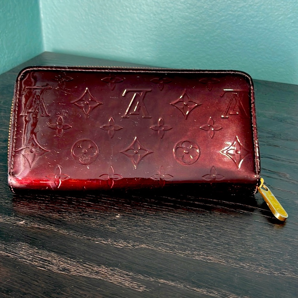 Louis Vuitton zipper wallet